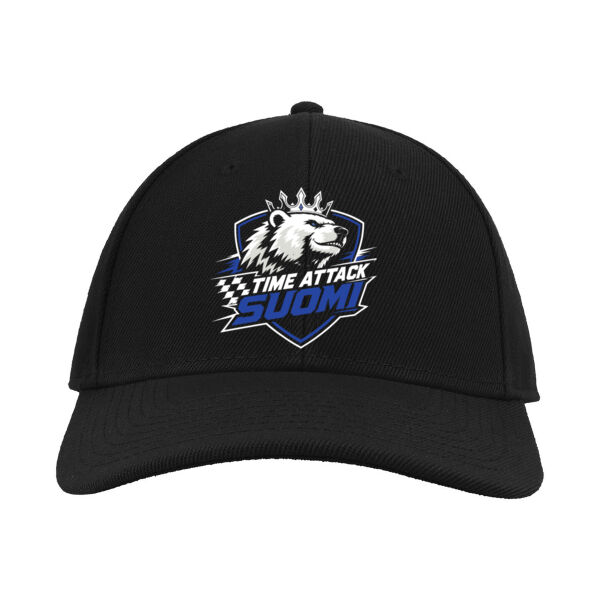 Musta käyrälippainen lippis, jossa Time Attack Suomi -logo
